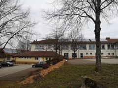 Außenansicht der Turnhalle der Grundschule Neunkirchen