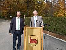 Einweihung Zeilweg-Am Hackwald - Minister Hauk und Bernhard Knörzer