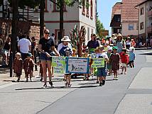 Evangelischer Kindergarten beim Kirschenfestumzug